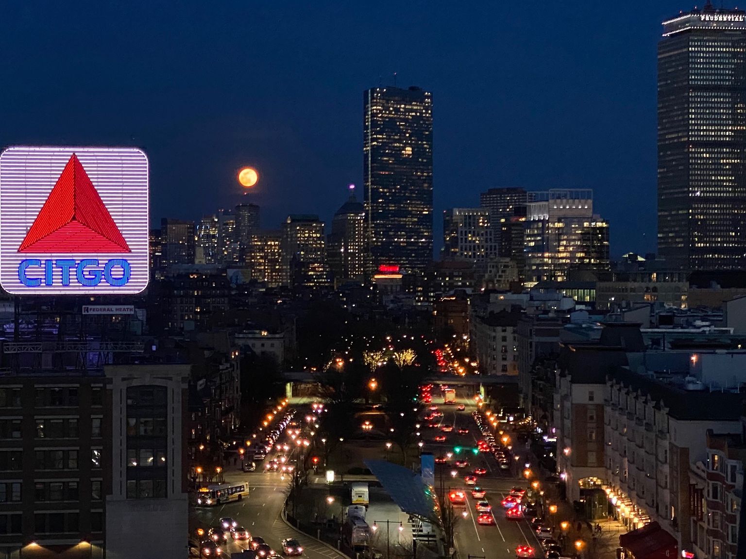 Citgo_sign_full_moon